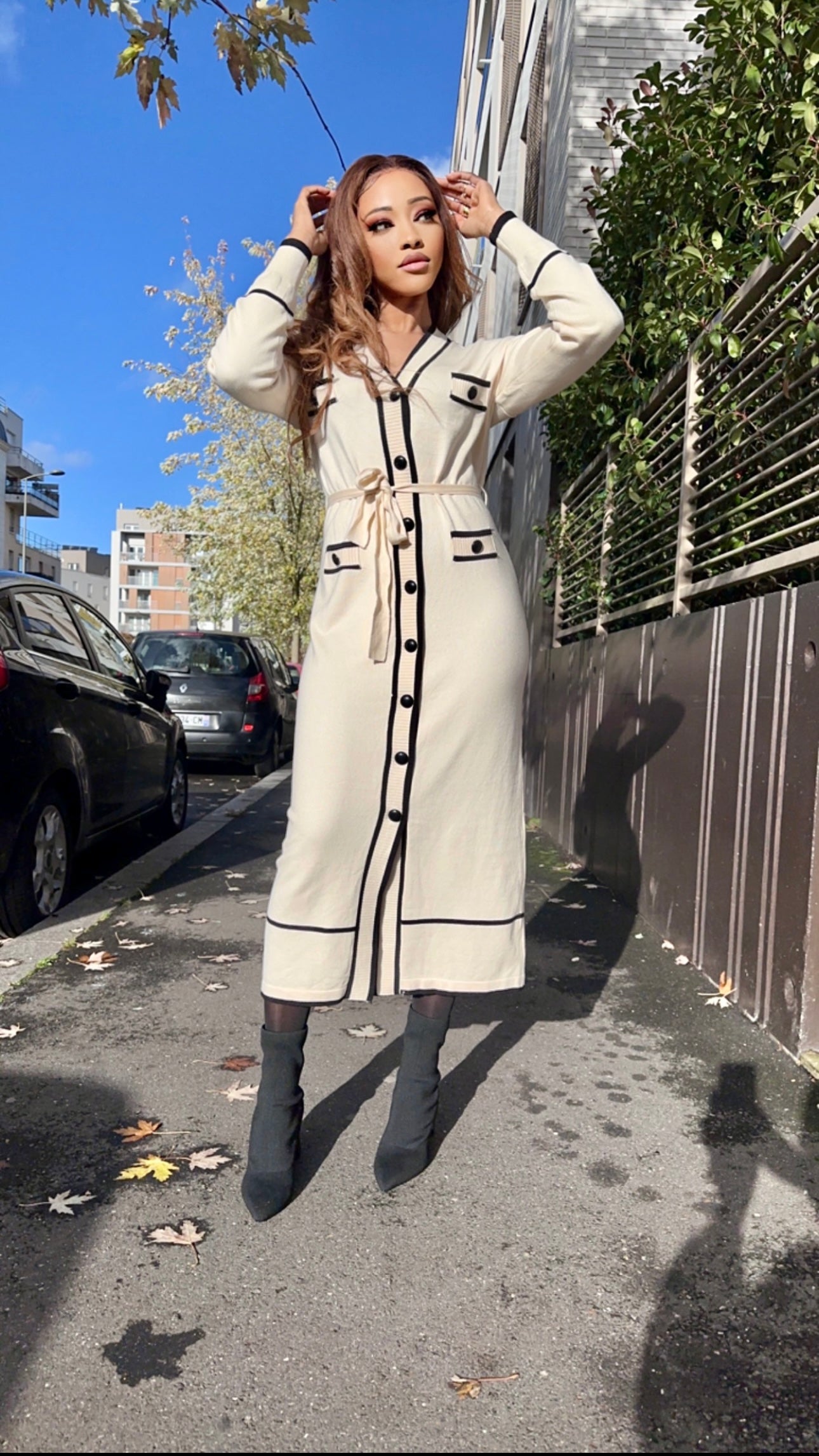 Robe boutonnée noire en maille avec ceinture