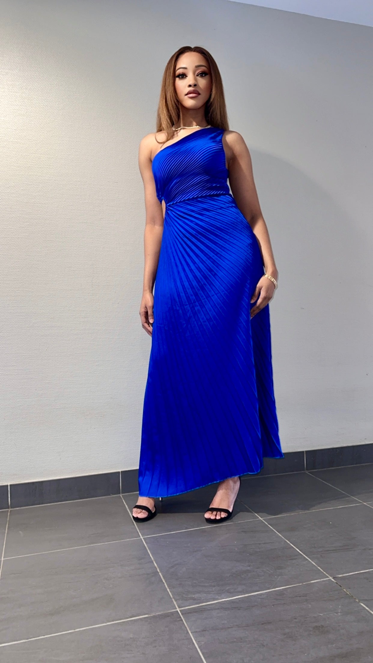 Robe asymétrique plissée bleue