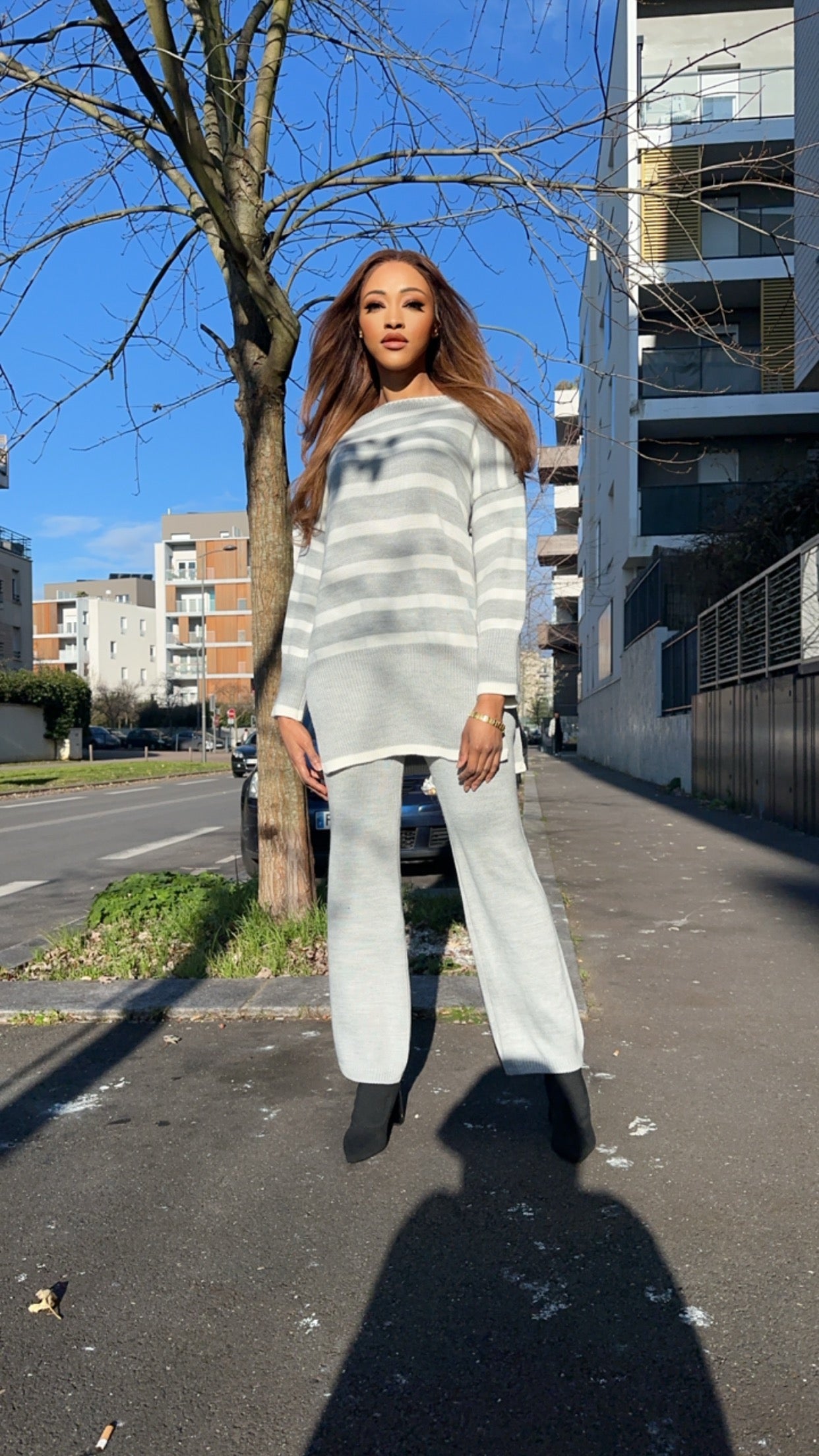 Ensemble gris à rayures