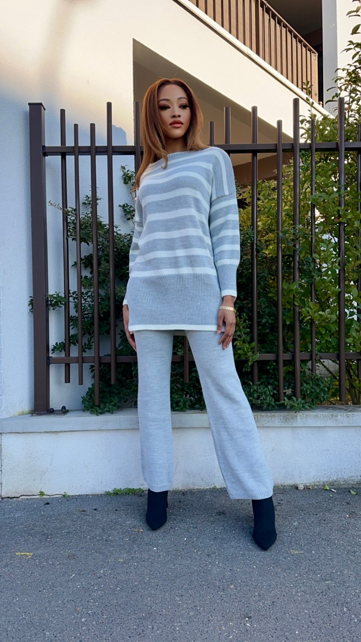Ensemble gris à rayures