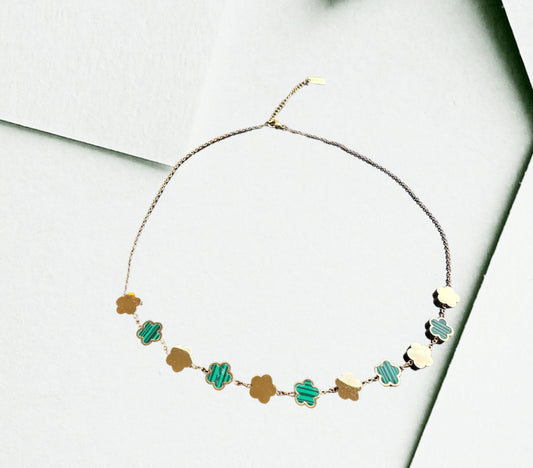 Collier à trèfles vertes