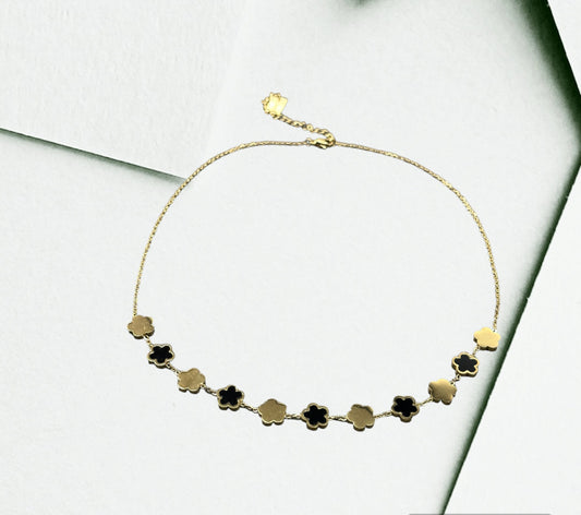 Collier à trèfles noires