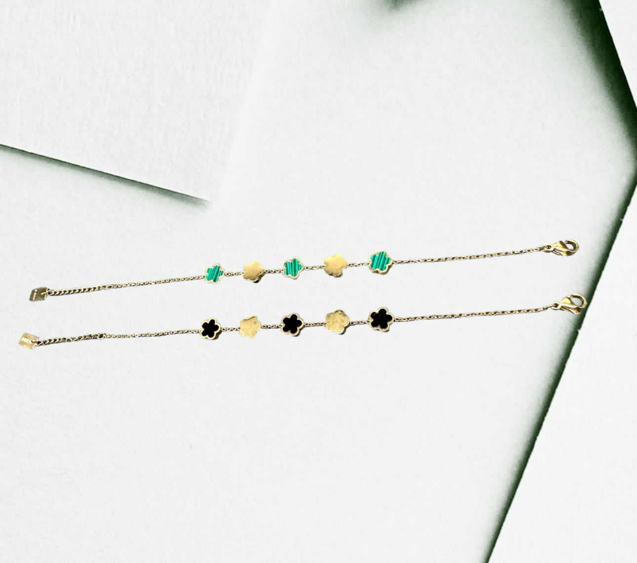 Bracelet à trèfles vertes et dorées