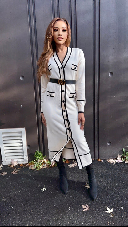 Robe boutonnée beige en maille avec ceinture