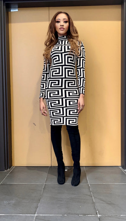 Robe pull moulante à motif avec un col montant