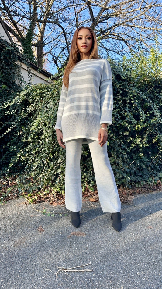 Ensemble gris à rayures